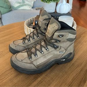 Lowa Renegade GTX Mid Women’s Hiking Boots Tan Leather Gore Tex